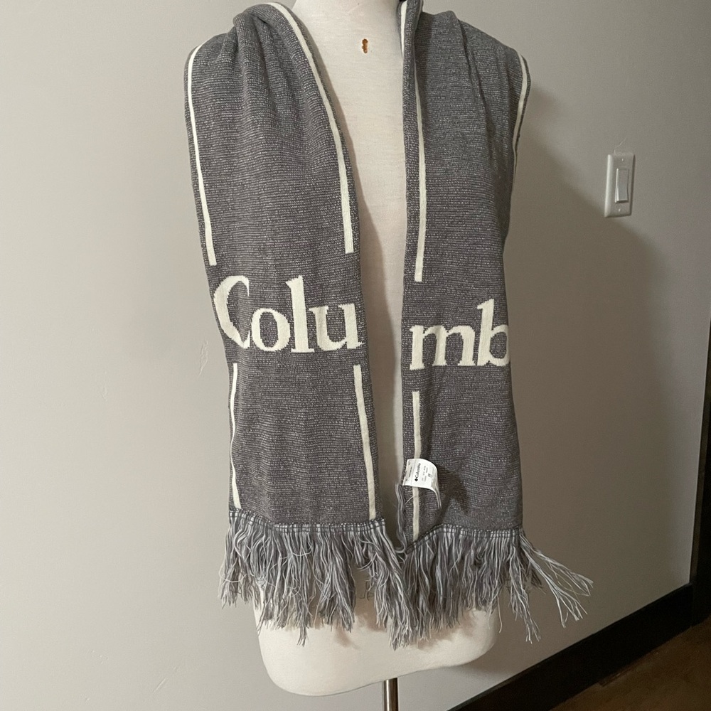 NEW Columbia thick winter scarf.